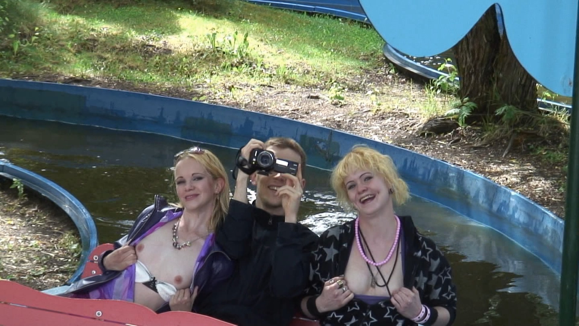 '.Shemalet ja transvestiitit kotipornovideoilla.'