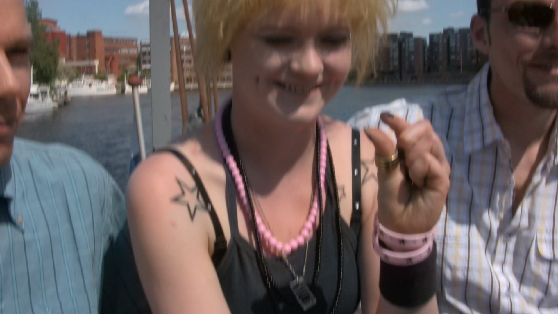 '.Shemalet ja transvestiitit kotipornovideoilla.'